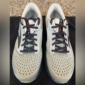 Brooks Women’s Adrenaline GTS 24 Supportive Running Shoe 10.5W